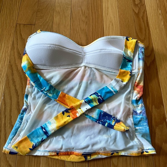 Tommy Bahama Tropical Tankini with built-in bra. NWOT size small - Picture 2 of 3